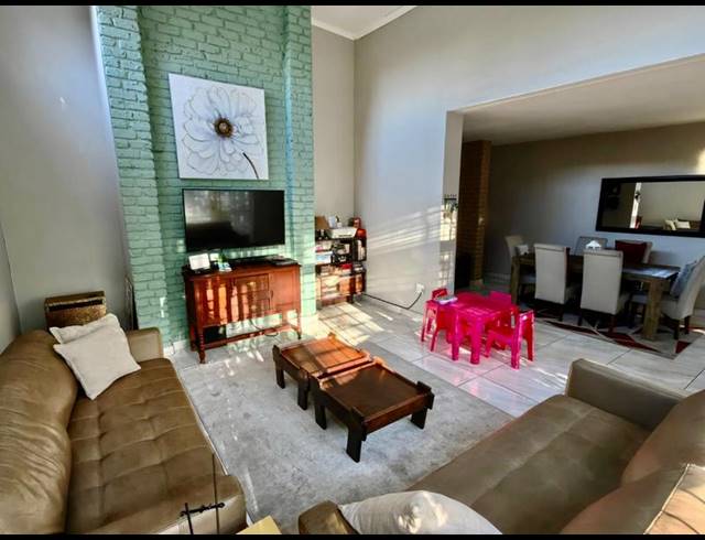 4 BEDROOM HOUSE FOR SALE IN VANDERBIJLPARK SW 5